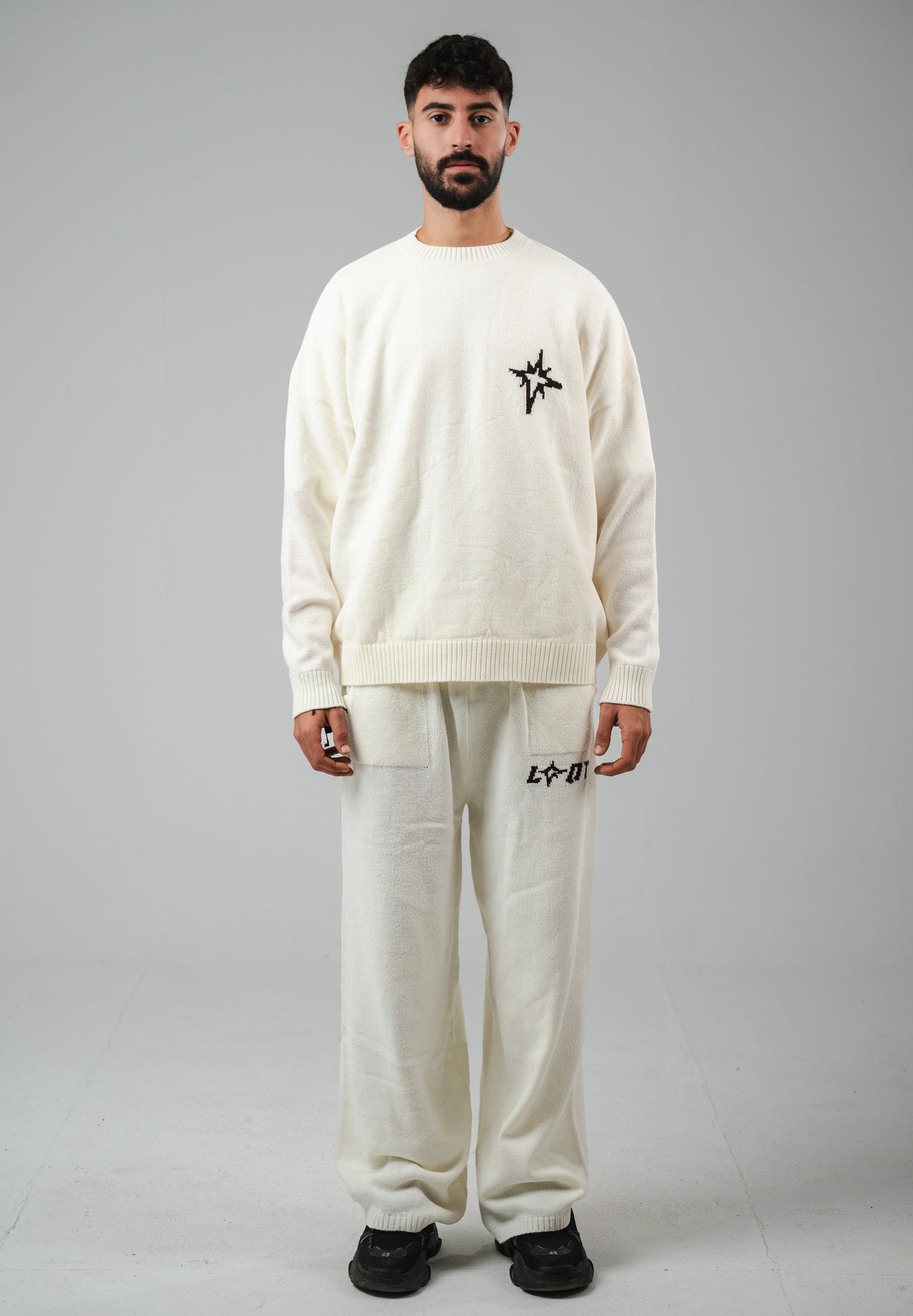 White knitted pants