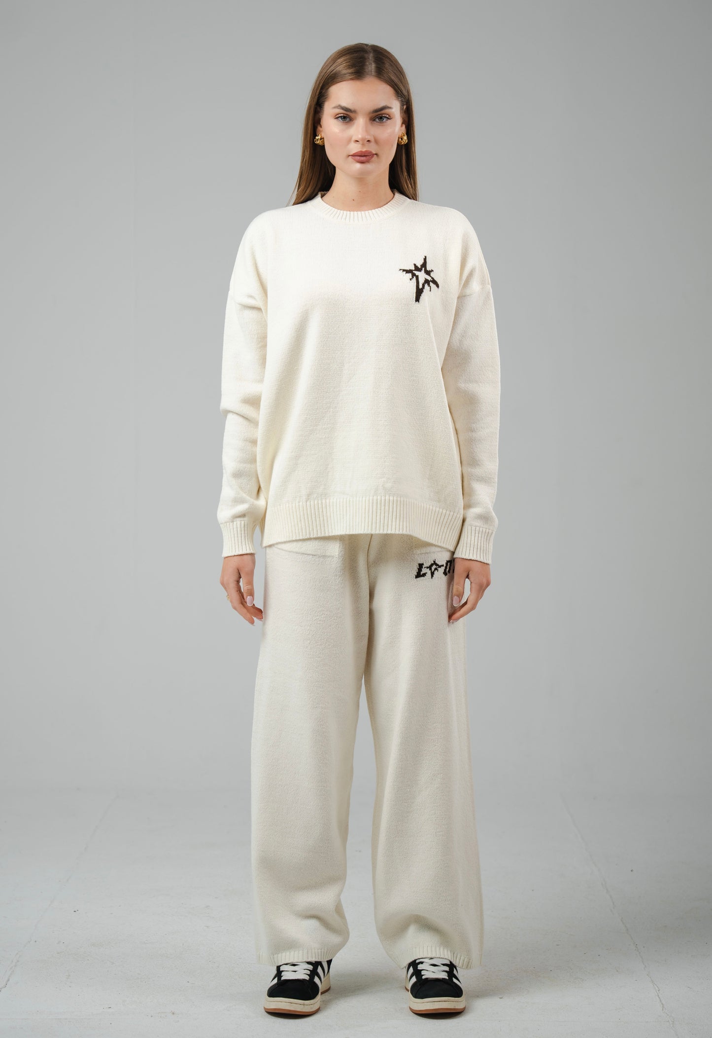 White knitted pants