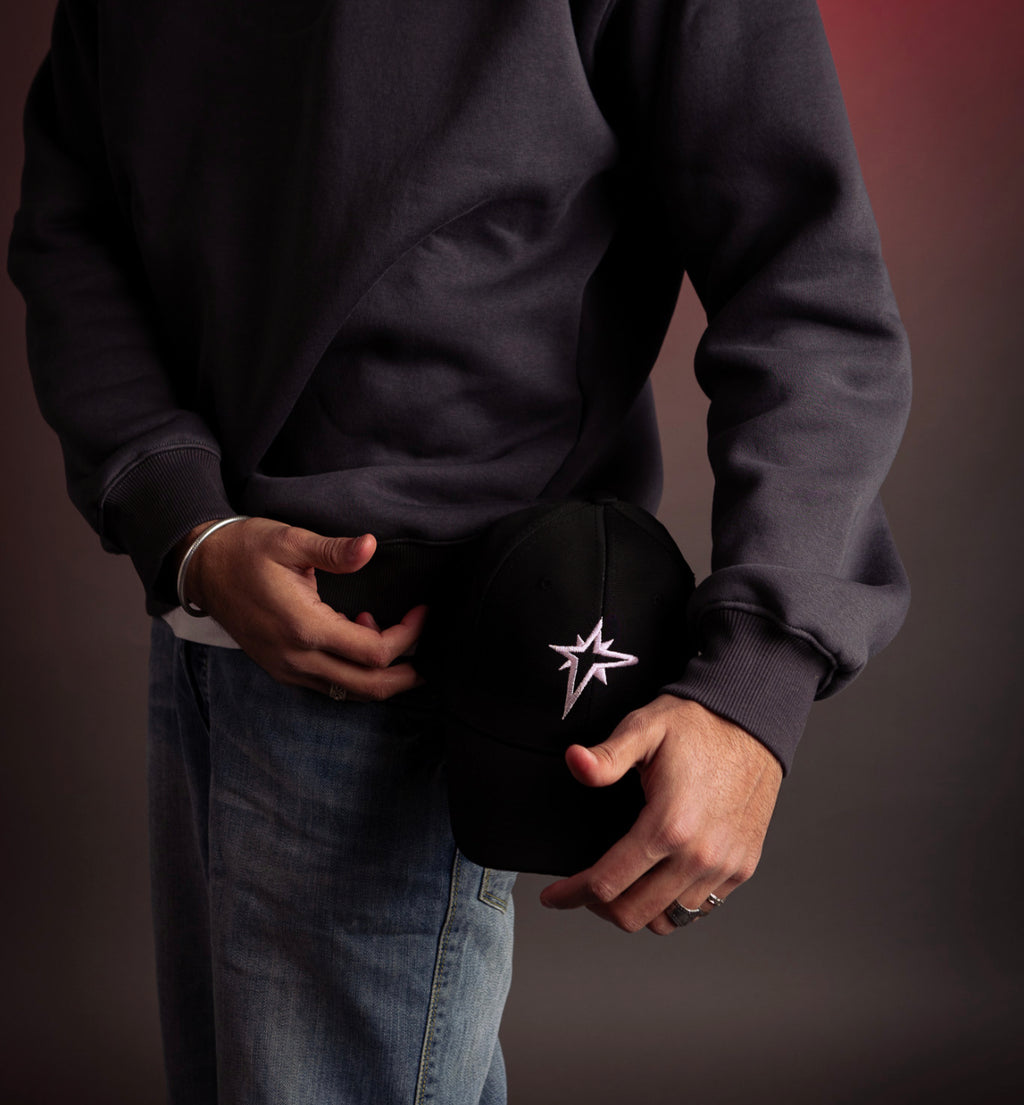 BLACK AND ROSE CAP
