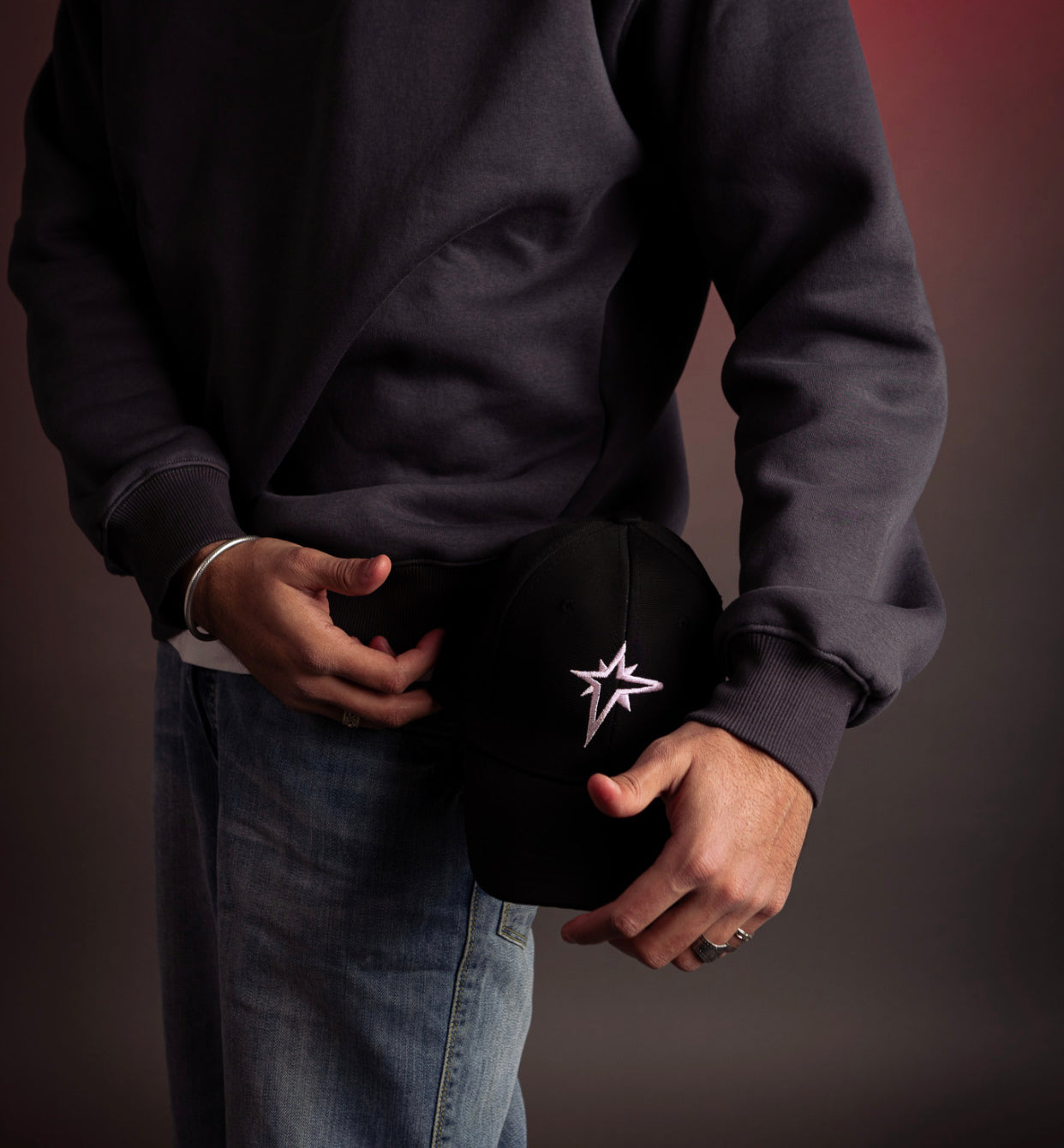 BLACK AND ROSE CAP