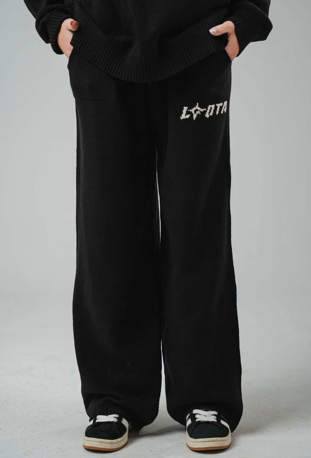 BLACK KNITTED PANT