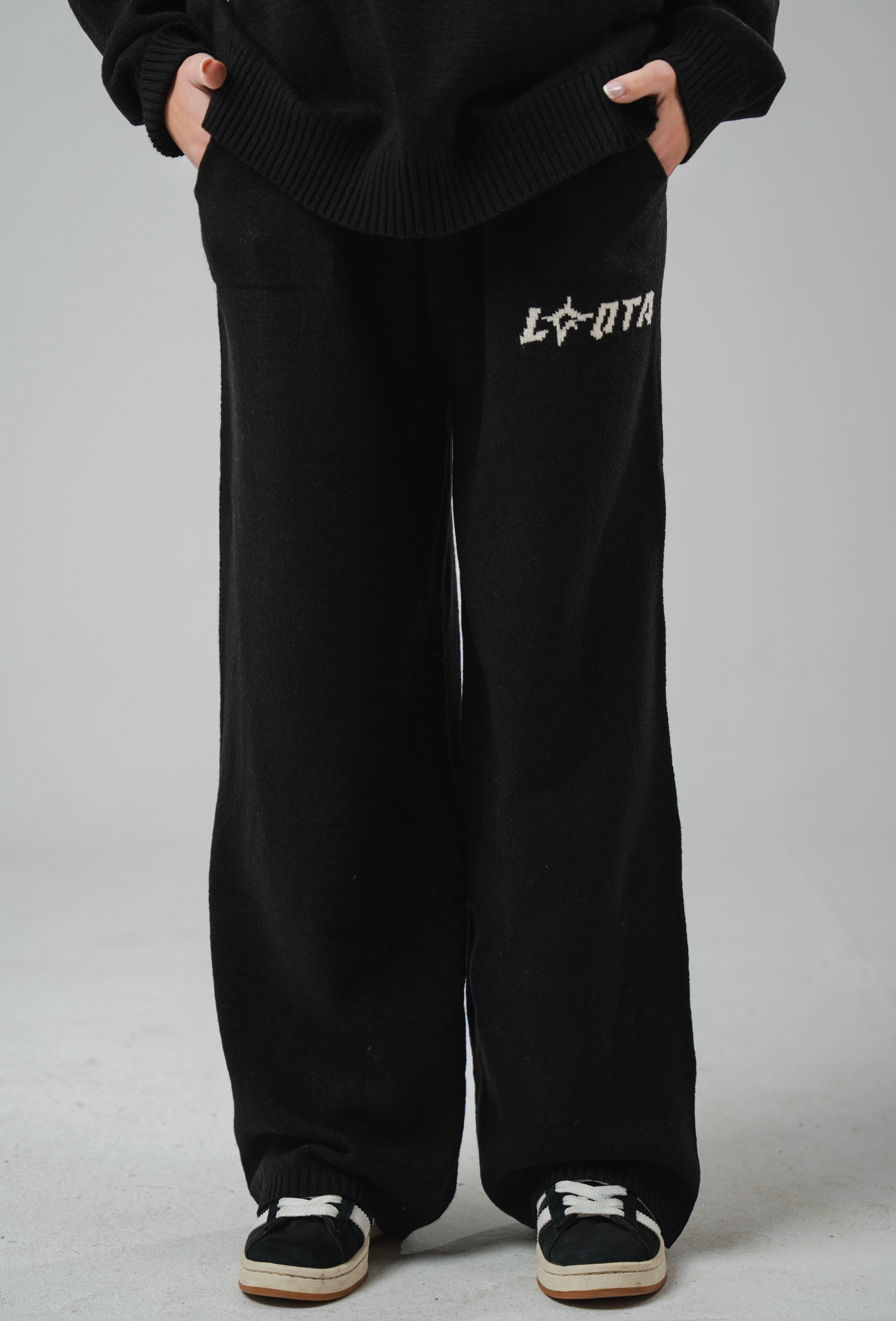 BLACK KNITTED PANT