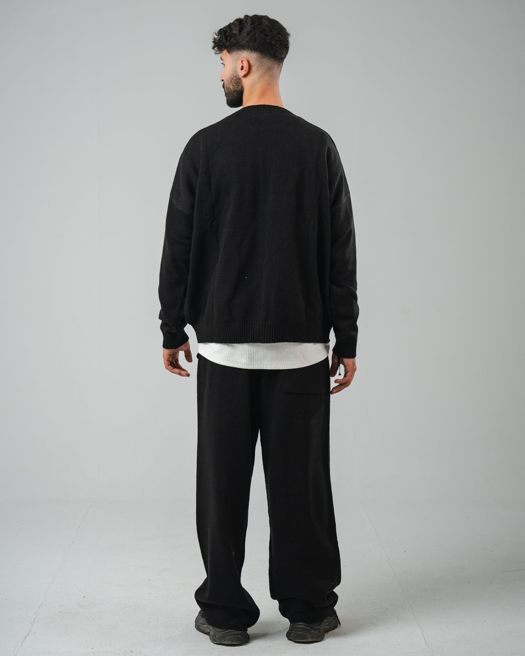 BLACK KNITTED SWEATER