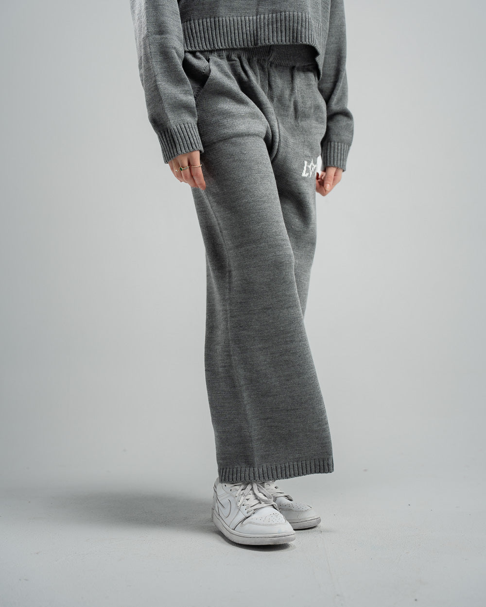 GREY KNITTED PANT