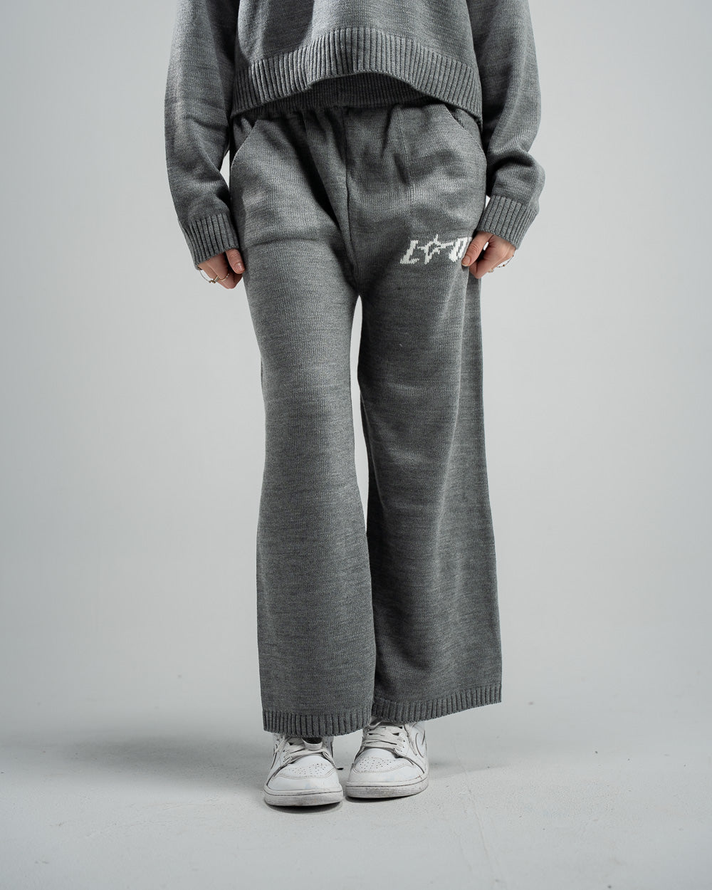 GREY KNITTED PANT