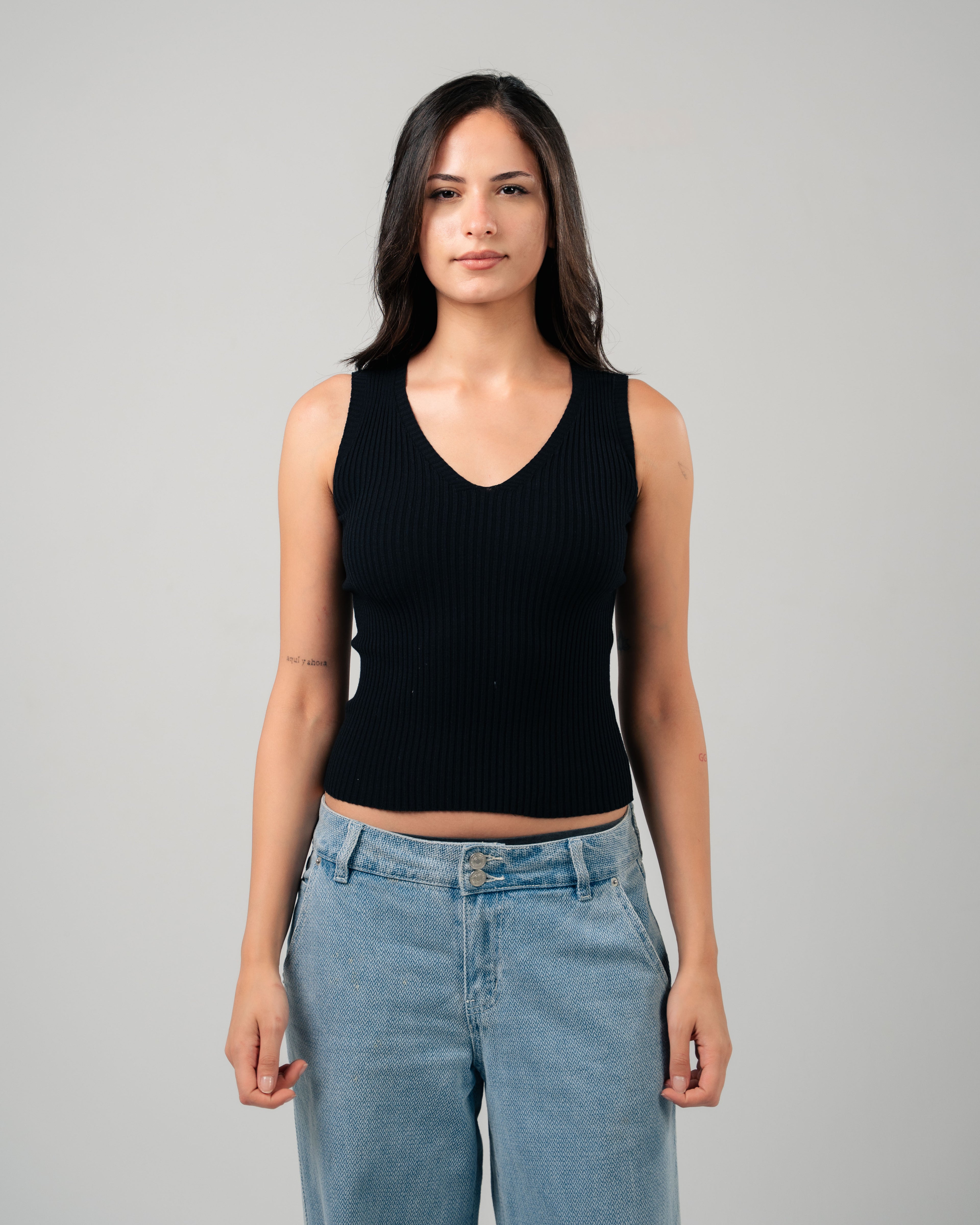 BLACK KNITTED TOP